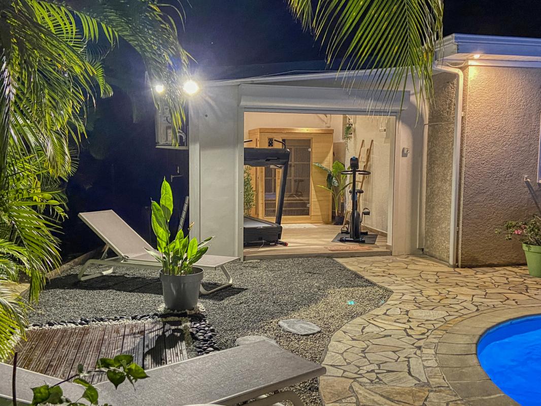Location Villa Saint François Guadeloupe__salle de sport nuit