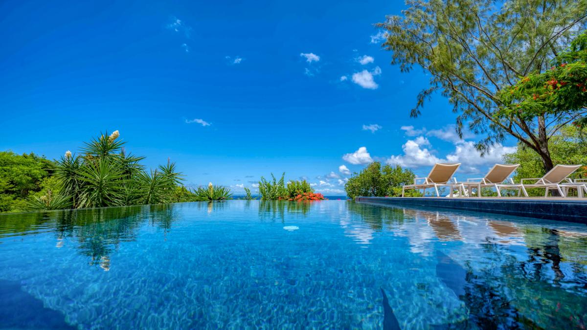 A louer St François guadeloupe villa 4 chambres 8 personnes avec piscine vue mer et accés plage 