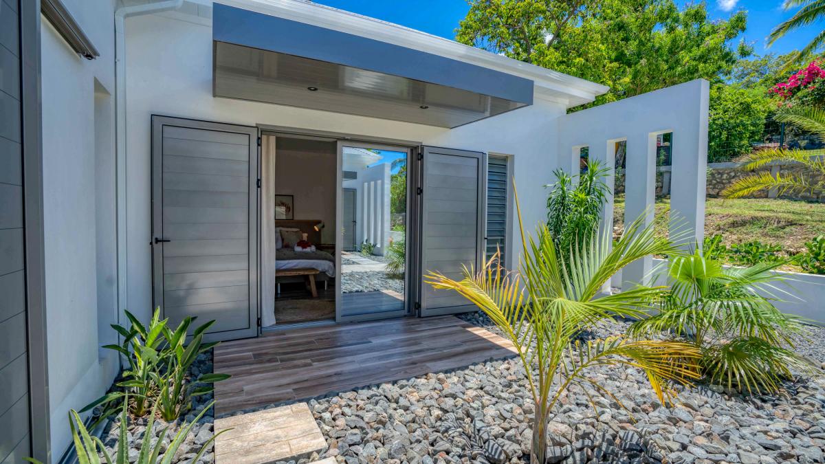 A louer St François guadeloupe villa 4 chambres 8 personnes avec piscine vue mer et accés plage