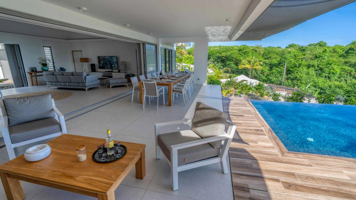 A louer St François guadeloupe villa 4 chambres 8 personnes avec piscine vue mer et accés plage