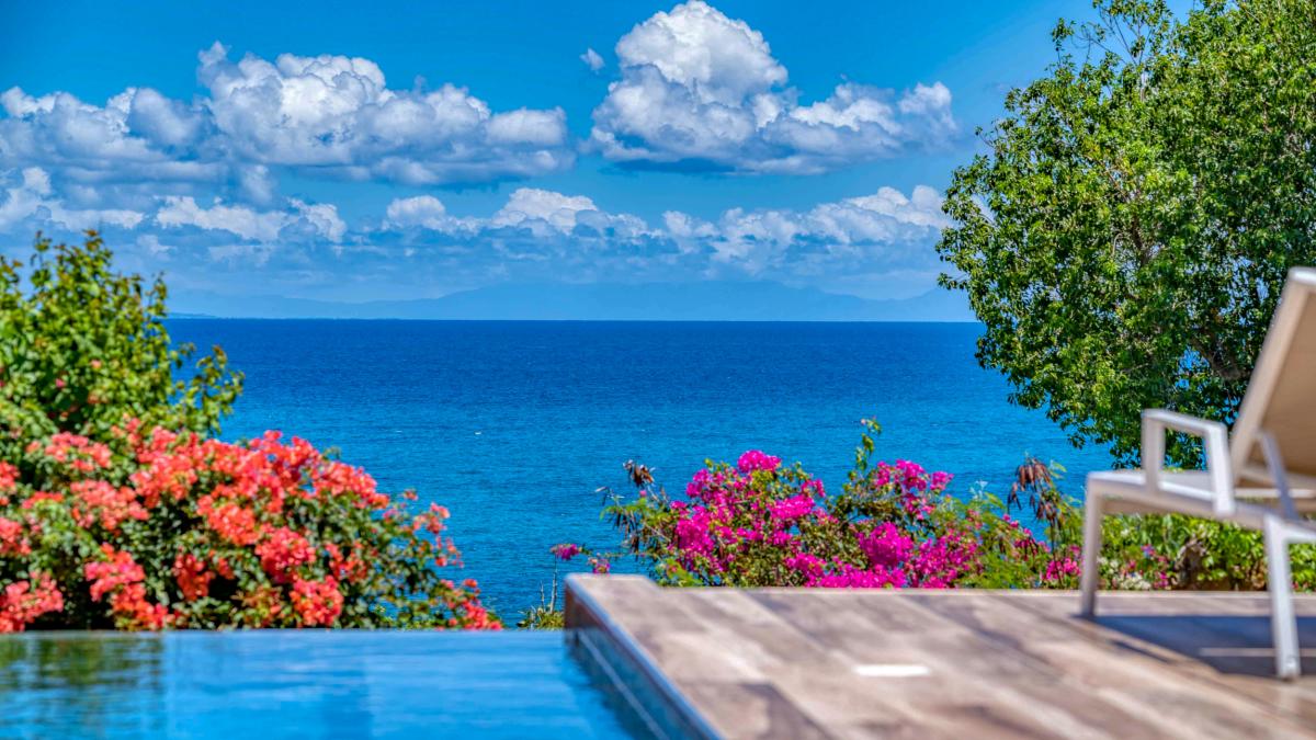 A louer St François guadeloupe villa 4 chambres 8 personnes avec piscine vue mer et accés plage