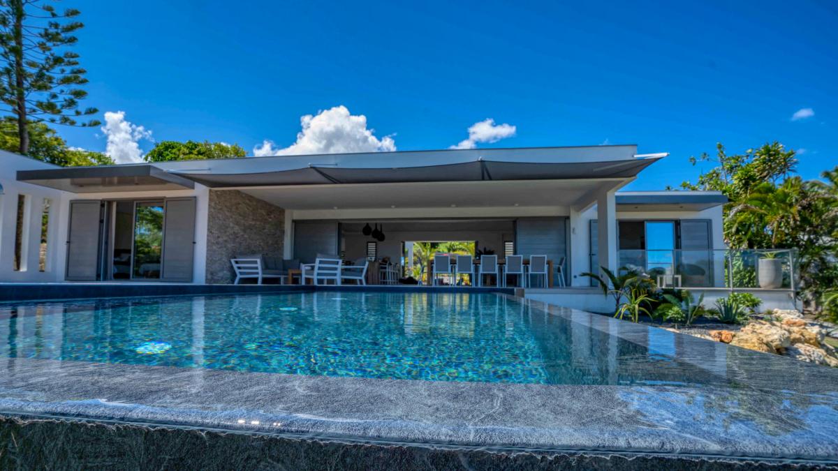 A louer St François guadeloupe villa 4 chambres 8 personnes avec piscine vue mer et accés plage