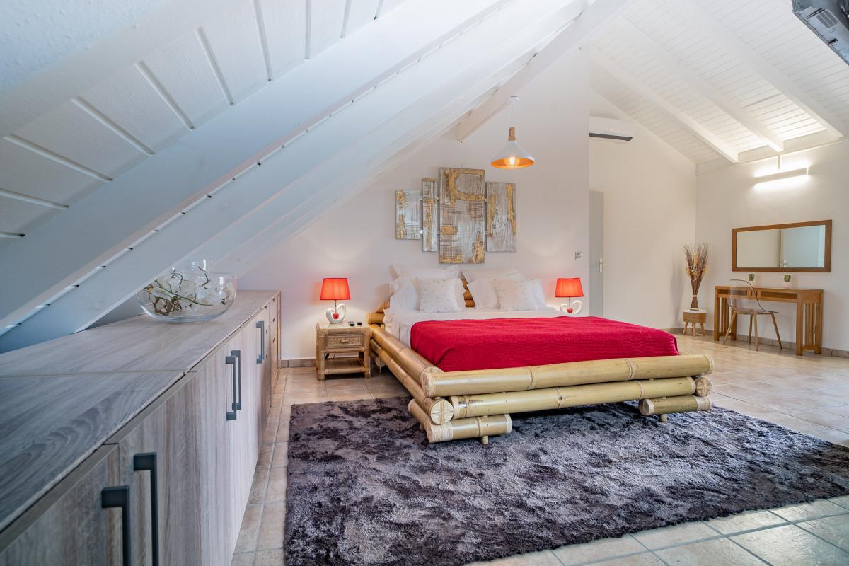A louer villa 4 chambres pour 8 personnes à 500m de la plage avec piscine 