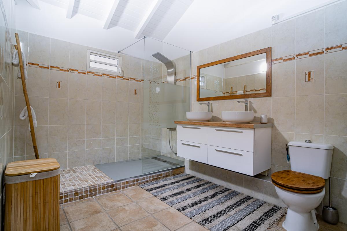 A louer villa 4 chambres pour 8 personnes à 500m de la plage avec piscine 