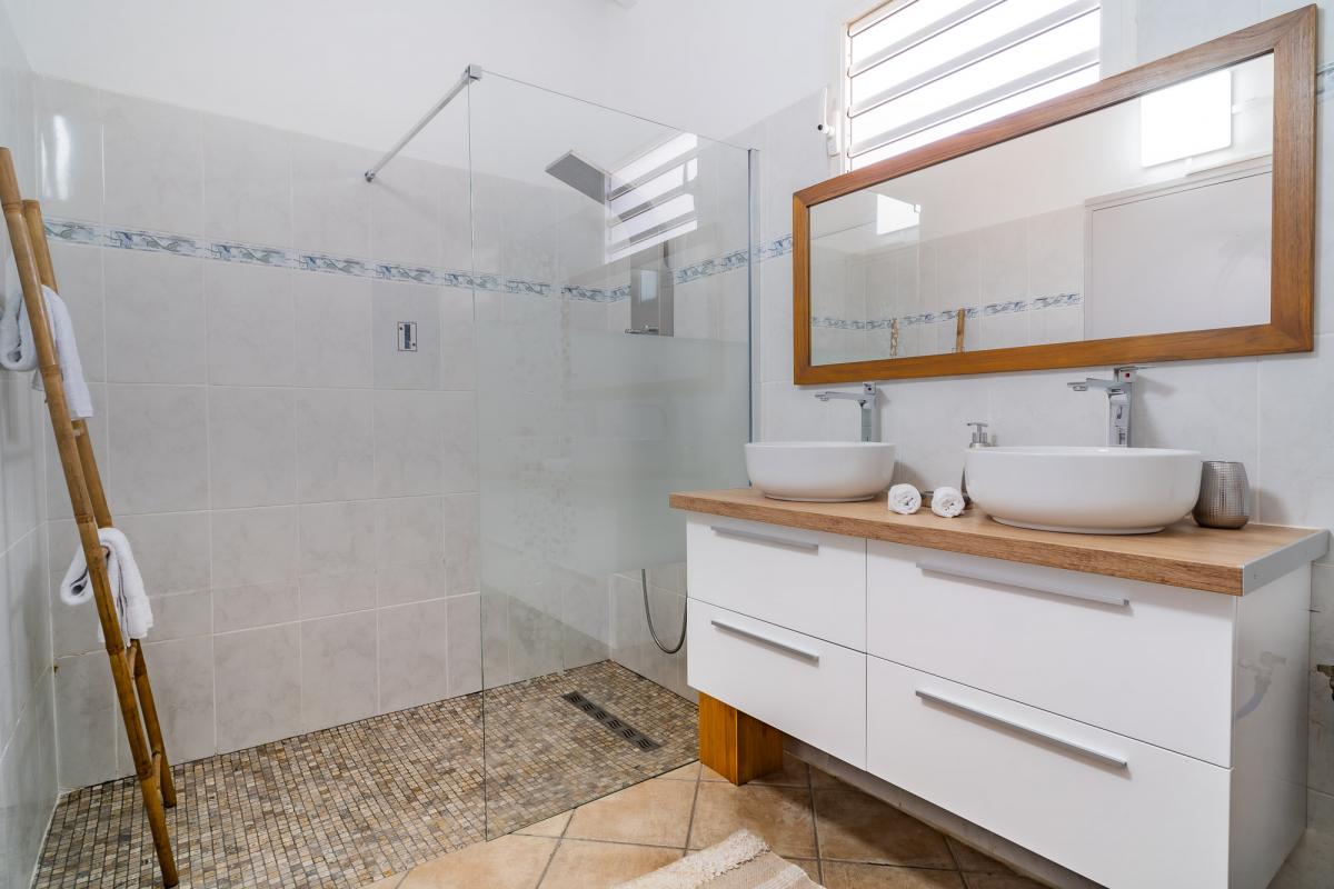 A louer villa 4 chambres pour 8 personnes à 500m de la plage avec piscine 