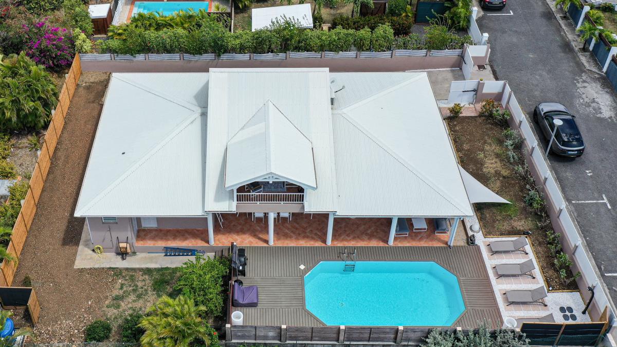 A louer villa 4 chambres pour 8 personnes à 500m de la plage avec piscine 