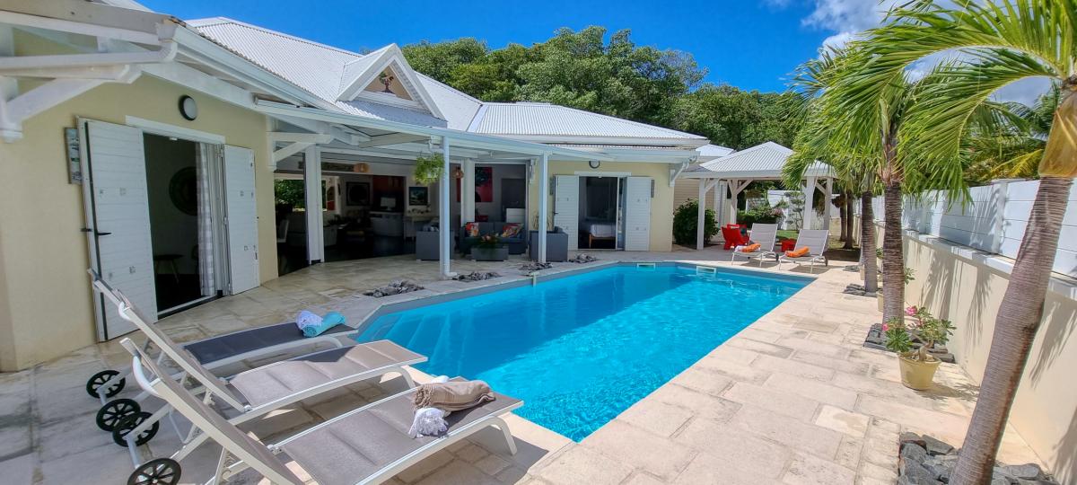 Location villa 5 chambres 10 personnes avec piscine à 100m de la plage à Saint François en Guadeloupe