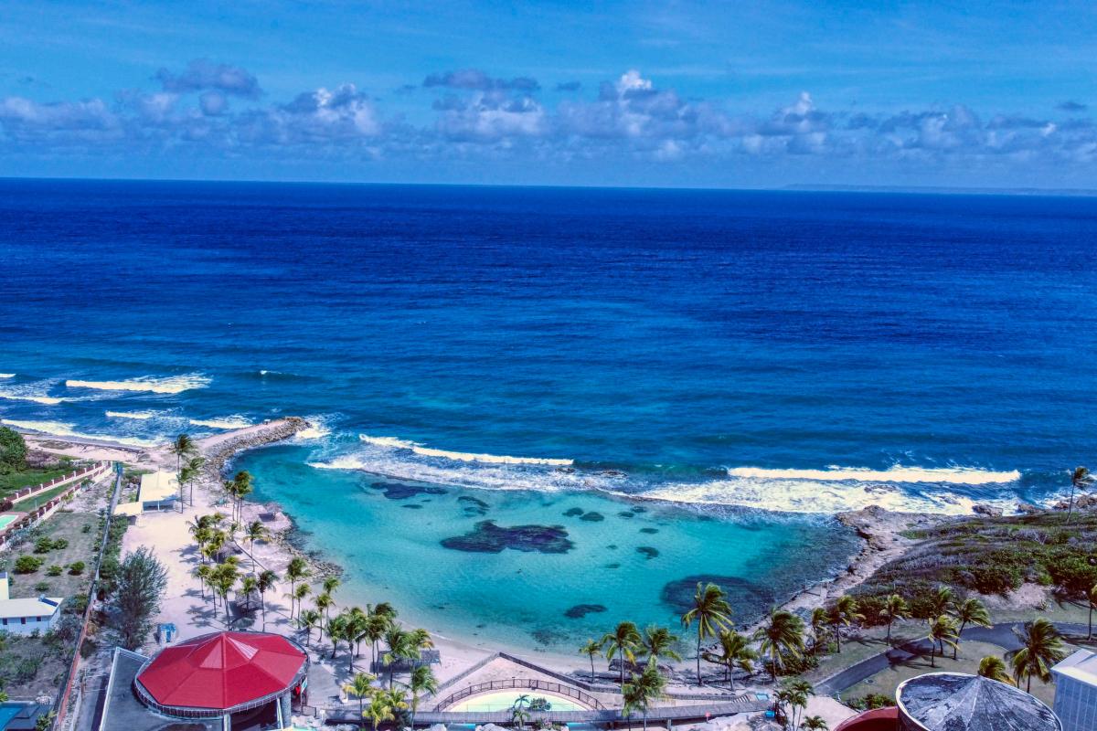 Location villa 5 chambres 10 personnes avec piscine à 100m de la plage à Saint François en Guadeloupe