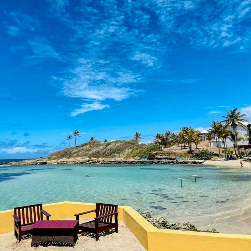 Location villa 5 chambres 10 personnes avec piscine à 100m de la plage à Saint François en Guadeloupe