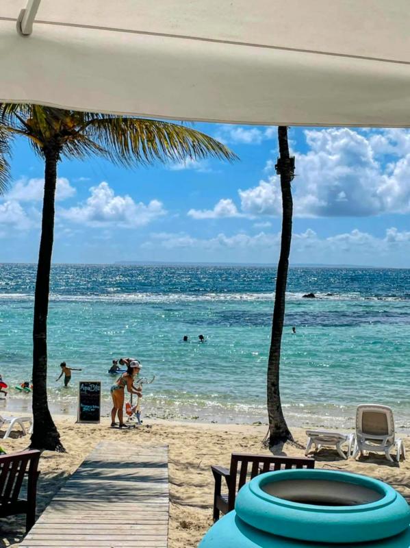 Location villa 5 chambres 10 personnes avec piscine à 100m de la plage à Saint François en Guadeloupe
