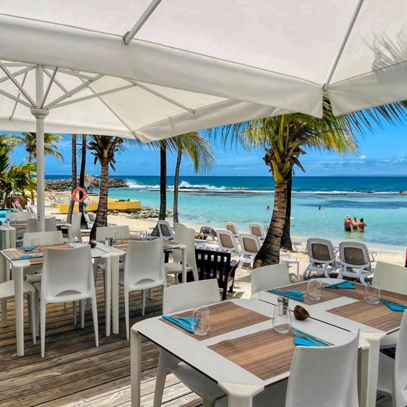 Location villa 5 chambres 10 personnes avec piscine à 100m de la plage à Saint François en Guadeloupe