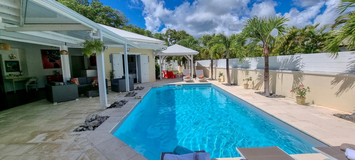 Location villa 5 chambres 10 personnes avec piscine à 100m de la plage à Saint François en Guadeloupe