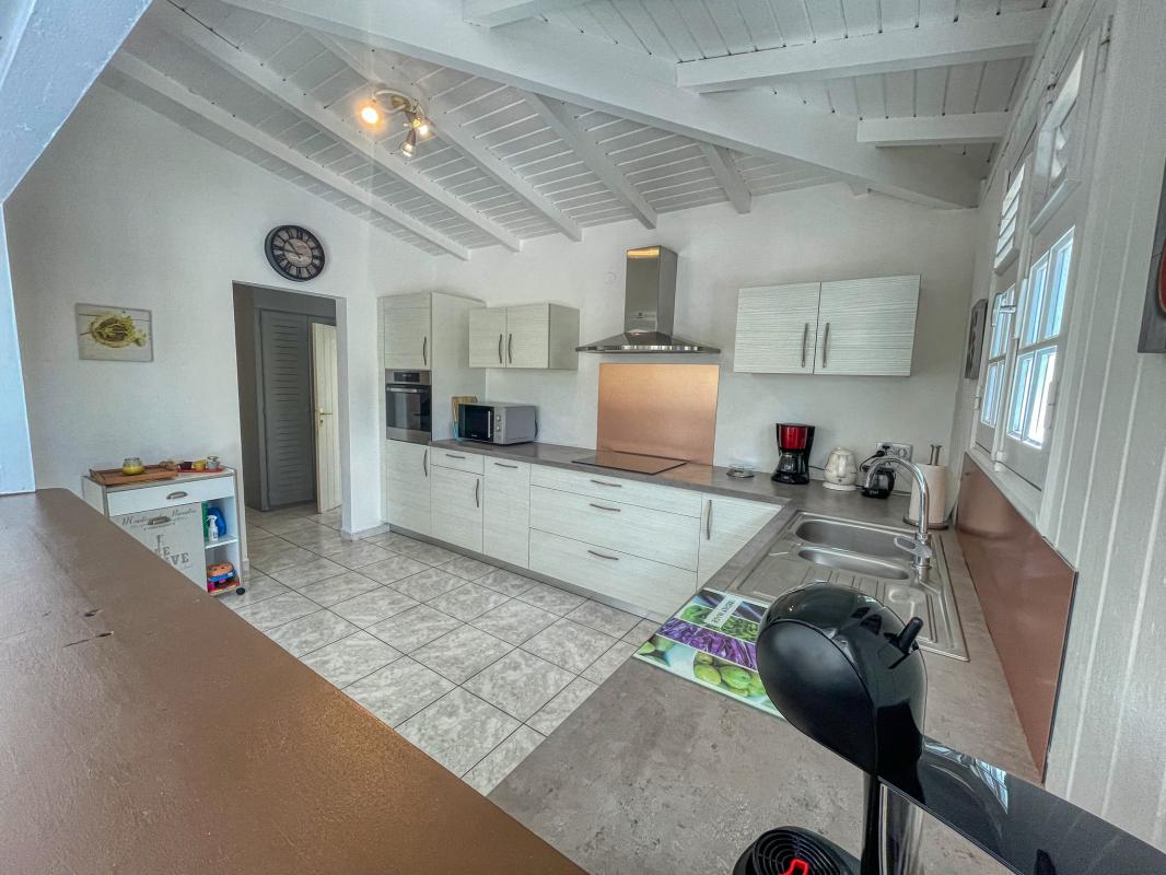 Location villa 4 chambres 11 personnes avec piscine à St François en Guadeloupe - cuisine