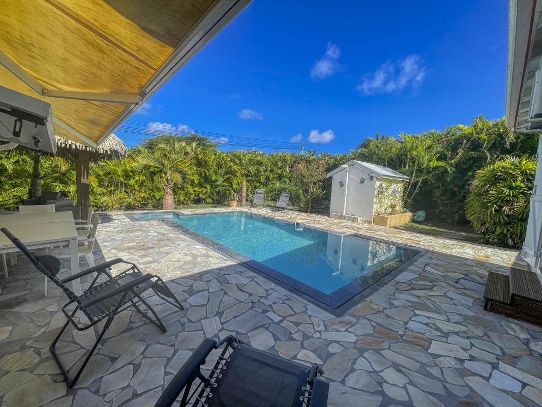Location villa 4 chambres 11 personnes avec piscine à St François en Guadeloupe - piscine..jpg