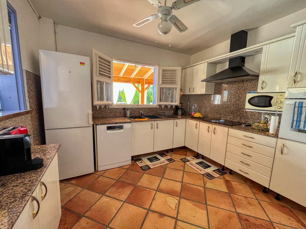 Location villa 3 chambres 6 personnes avec piscine à Saint François en Guadeloupe - cuisine