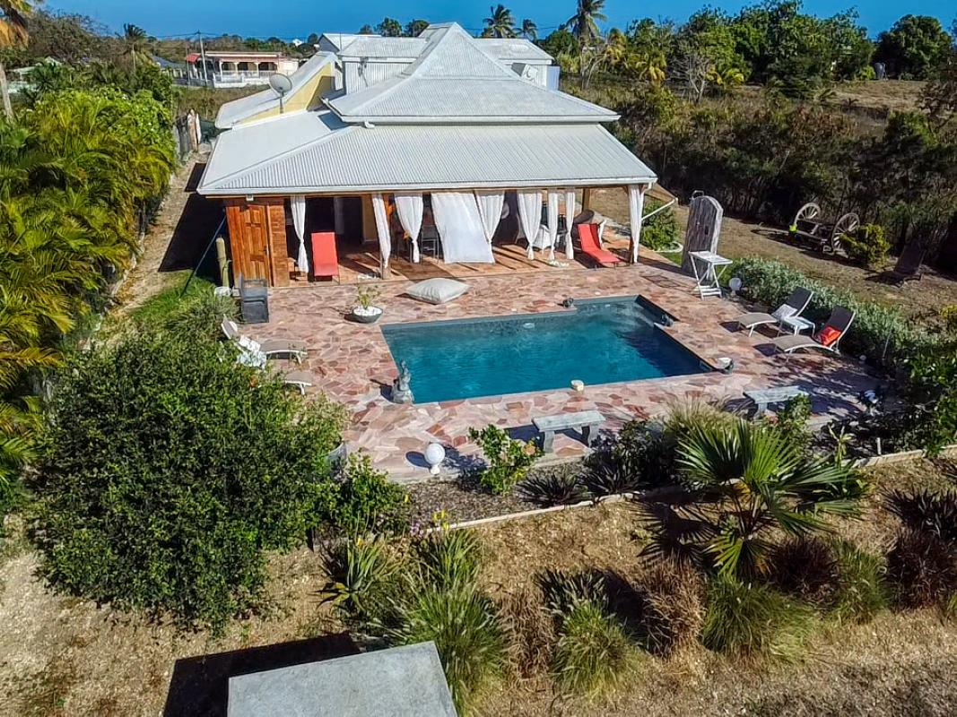 Location villa 3 chambres 6 personnes avec piscine à Saint François en Guadeloupe - vue aerienne