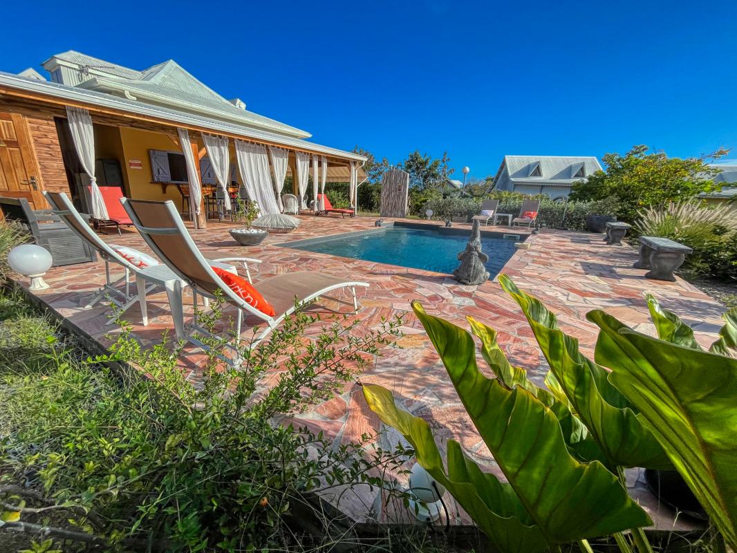 Location villa 3 chambres 6 personnes avec piscine à Saint François en Guadeloupe - vue d'ensemble