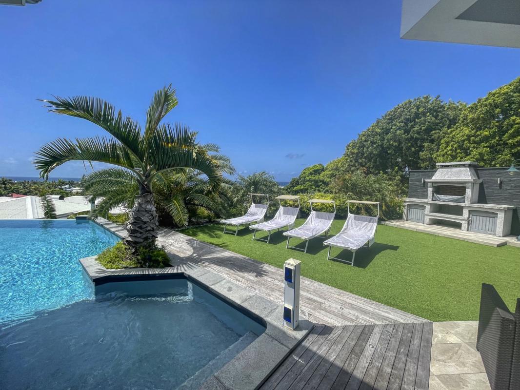 Location villa 14 personnes Saint François Guadeloupe-piscine vue mer-barbecue