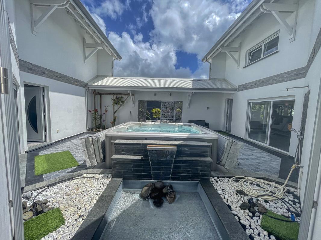 Location villa 14 personnes Saint François Guadeloupe-piscine vue mer-jacuzzi