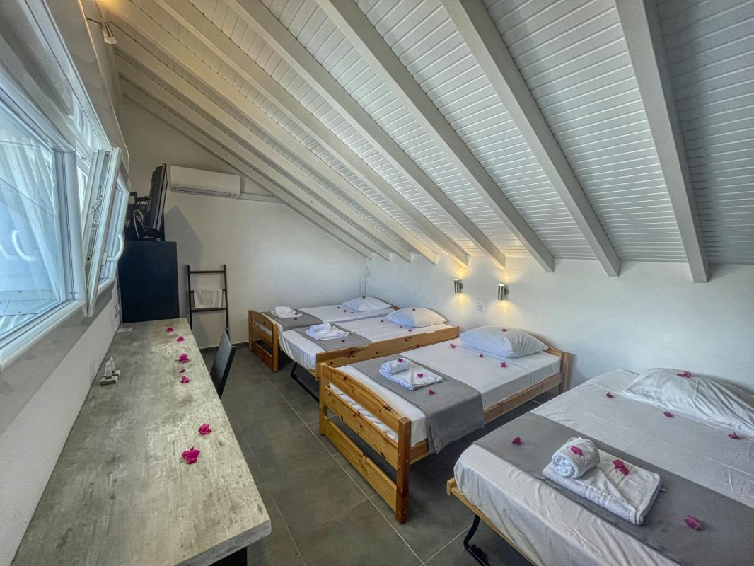 Location villa 14 personnes Saint François Guadeloupe-piscine vue mer-mezzanine 4 lits