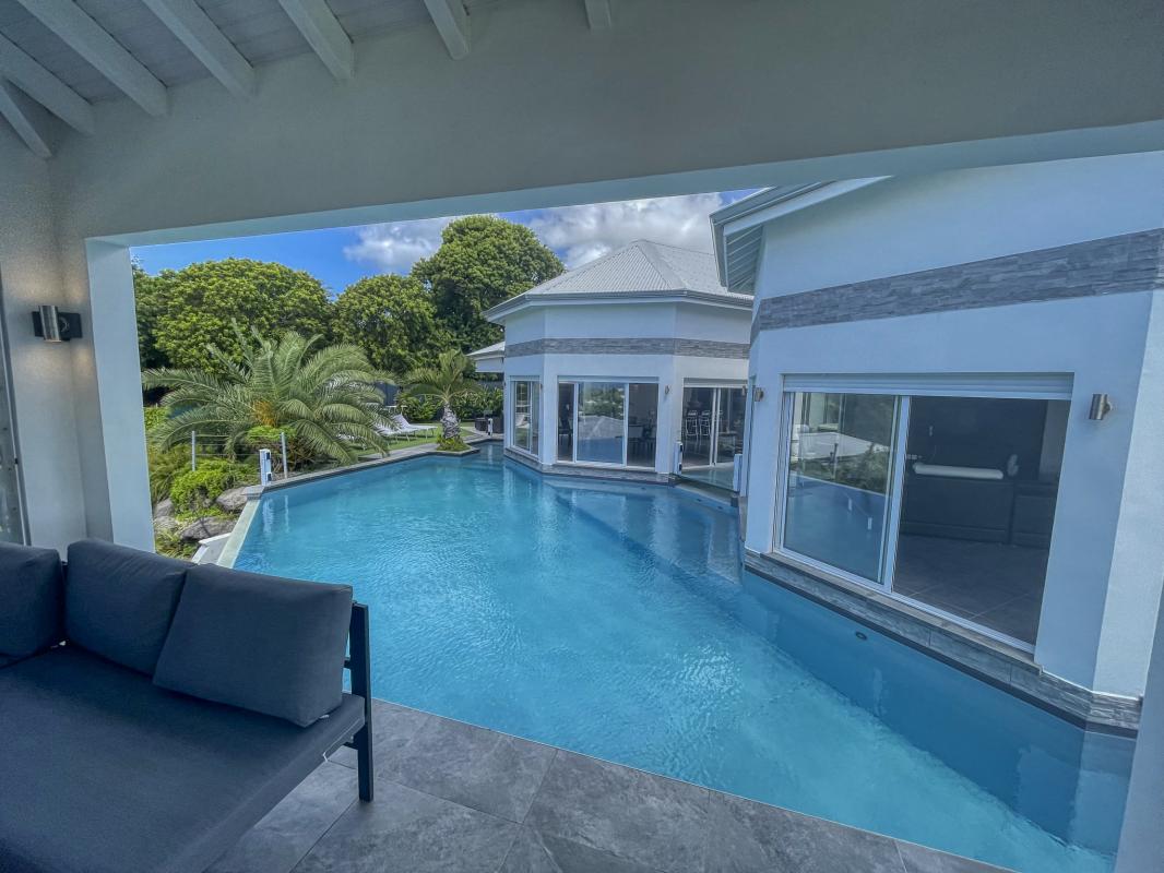 Location villa 14 personnes Saint François Guadeloupe-piscine vue mer-piscine