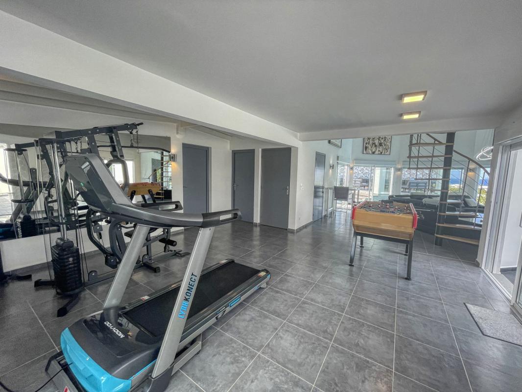 Location villa 14 personnes Saint François Guadeloupe-piscine vue mer-salle de sport et jeux