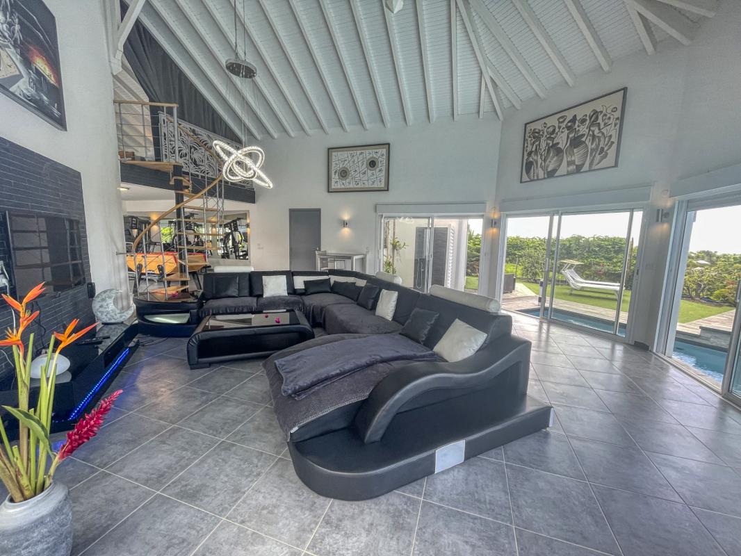 Location villa 14 personnes Saint François Guadeloupe-piscine vue mer-salon