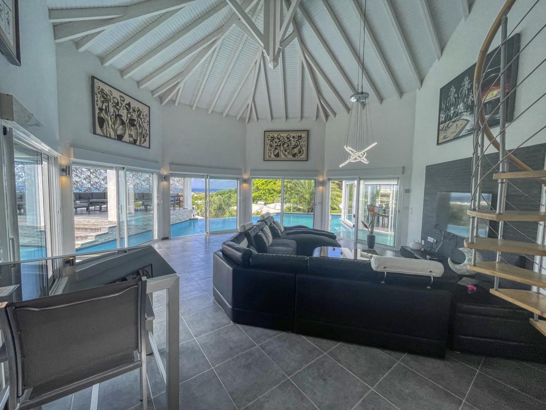 Location villa 14 personnes Saint François Guadeloupe-piscine vue mer-salon