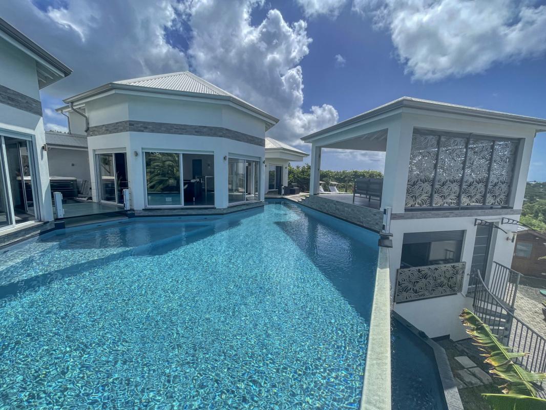 Location villa Saint François Guadeloupe-piscine vue mer-chambre annexe