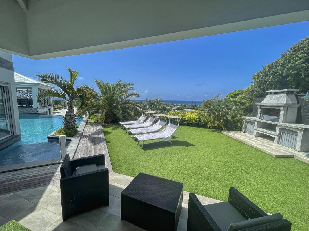 Location villa Saint François Guadeloupe-piscine vue mer-chambre piscine