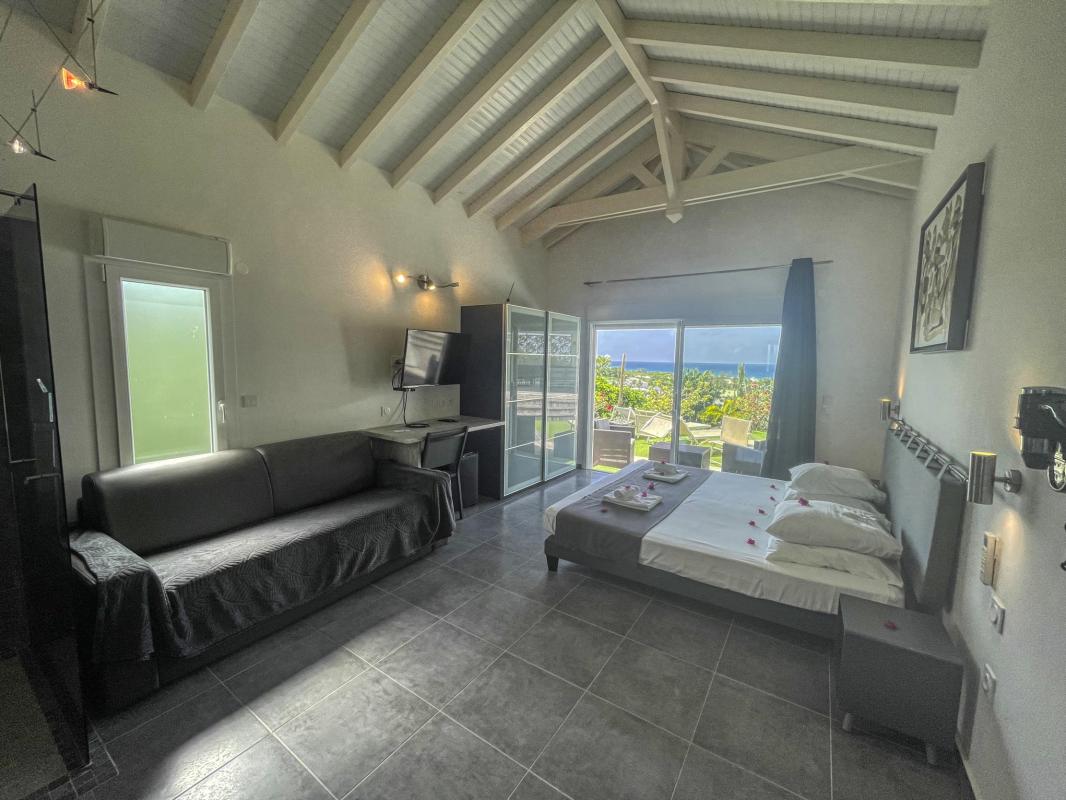 Location villa Saint François Guadeloupe-piscine vue mer-chambre piscine