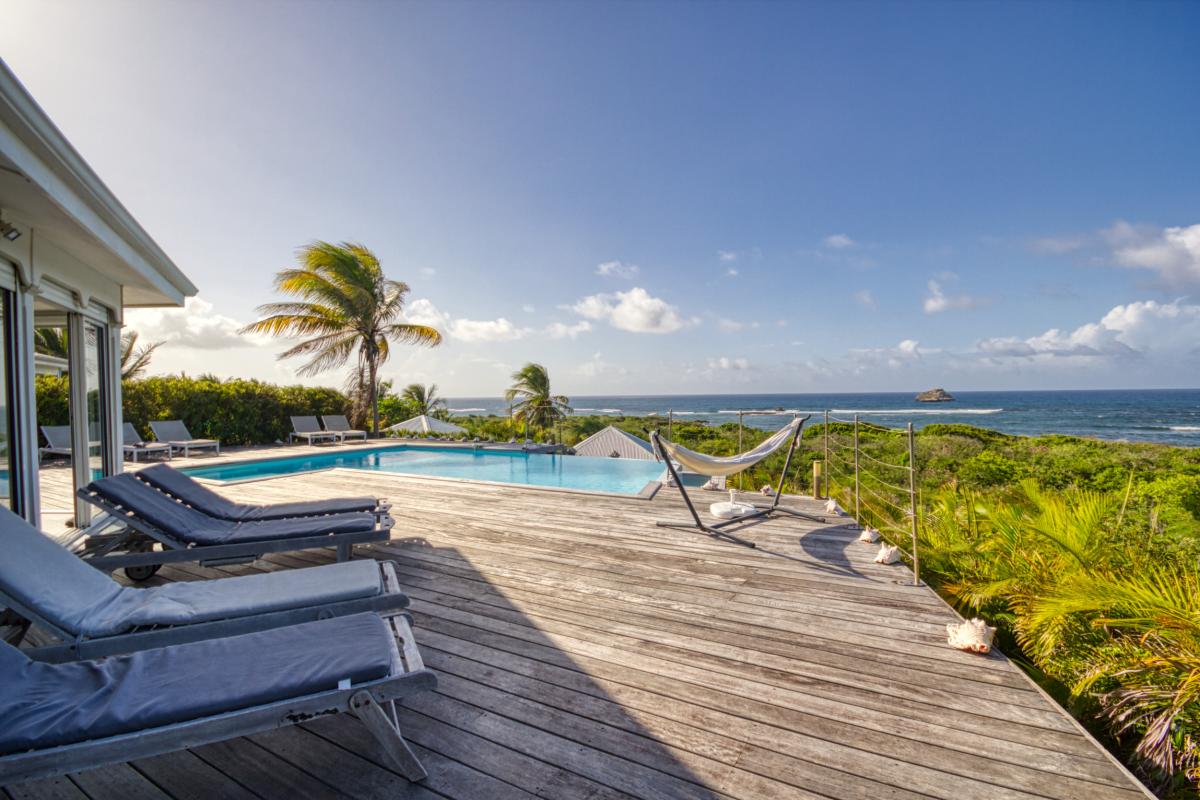 Location villa 3 chambres pour 6 personnes avec piscine vue mer et accés plge anse à la gourde Iguana Bay St François Guadeloupe 