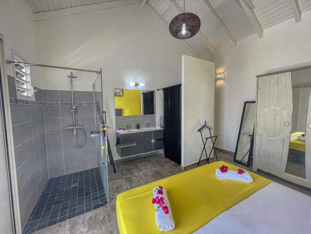 Location villa Guadeloupe Saint François - 3 suites avec salle de douche pour 6 personnes - piscine 