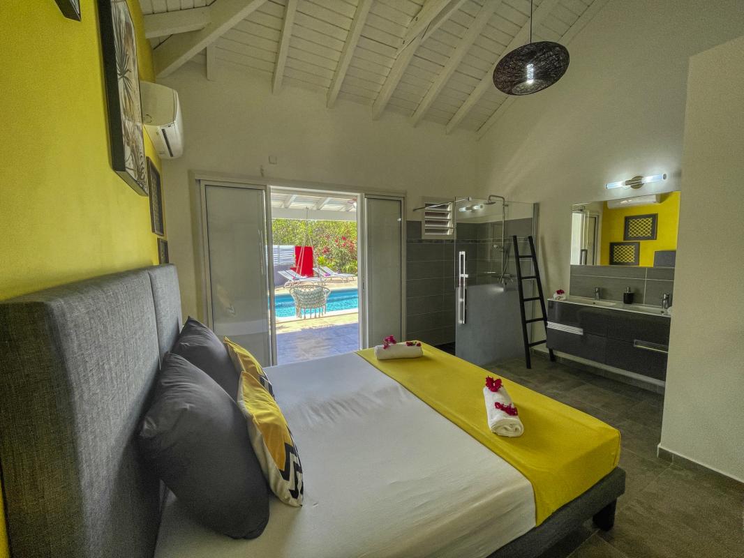 Location villa Guadeloupe Saint François - 3 suites avec salle de douche pour 6 personnes - piscine 