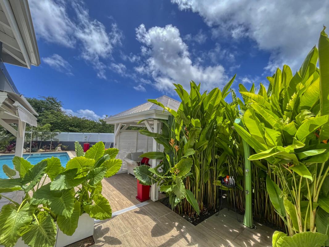 Location villa Guadeloupe Saint François - 3 suites avec salle de douche pour 6 personnes - piscine 