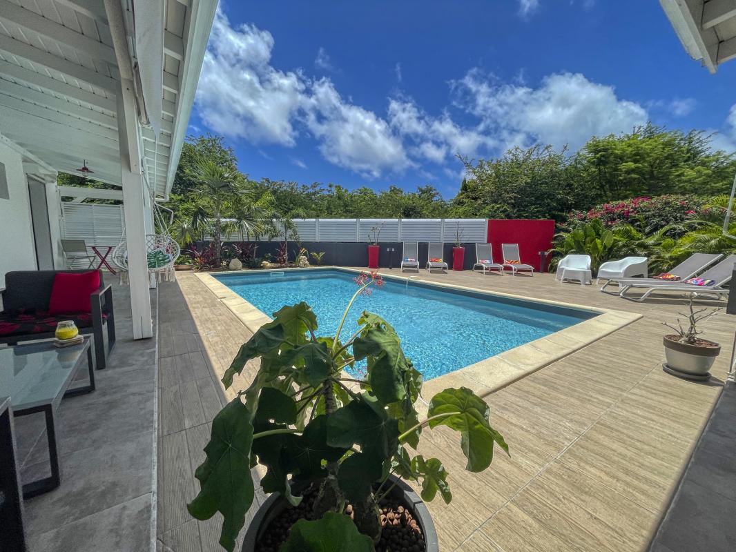 Location villa Guadeloupe Saint François - 3 suites avec salle de douche pour 6 personnes - piscine 