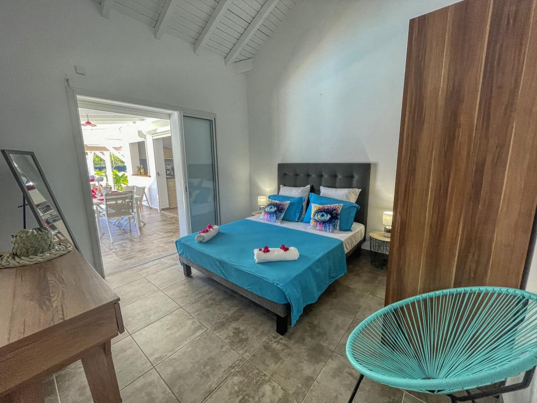Location villa Guadeloupe Saint François - 3 suites avec salle de douche pour 6 personnes - piscine 