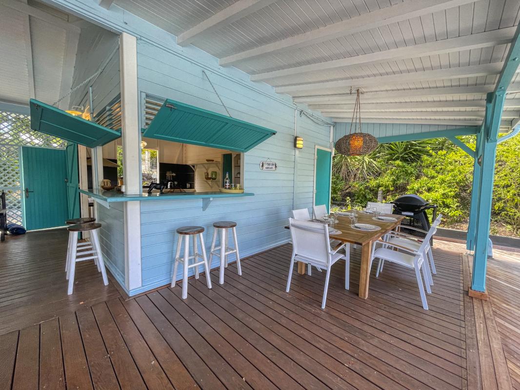Location villa Guadeloupe 12 personnes coin repas