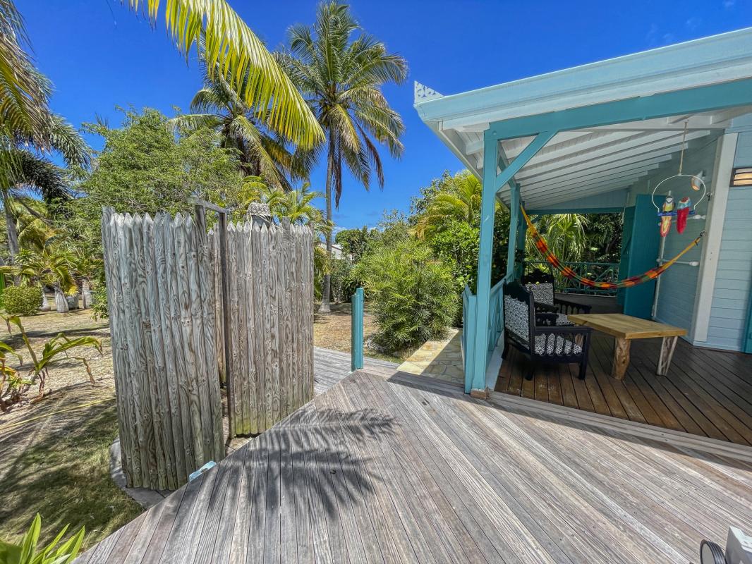 Location villa Guadeloupe 12 personnes douche extérieure