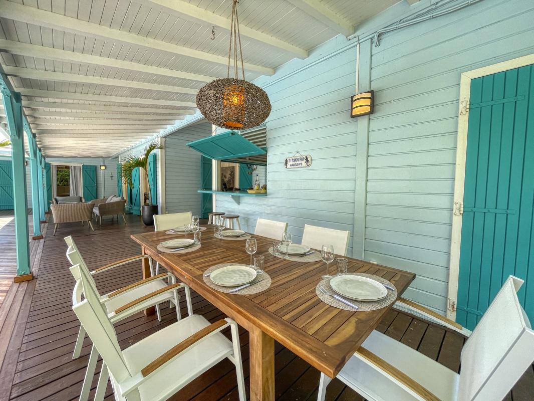 Location villa Guadeloupe 12 personnes espace repas