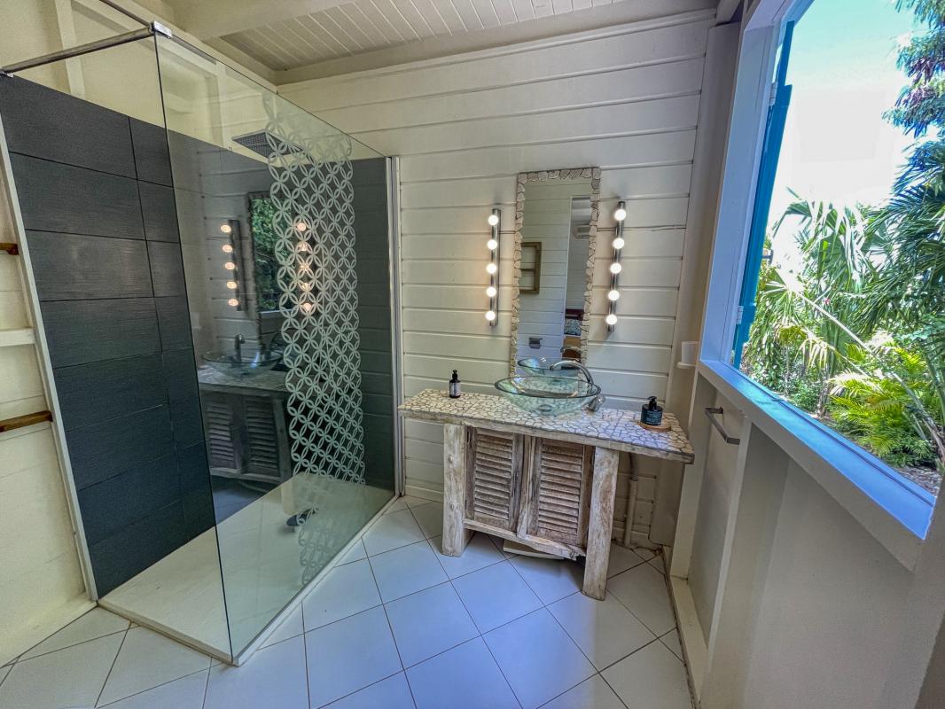 Location villa Guadeloupe 12 personnes salle de douche 2