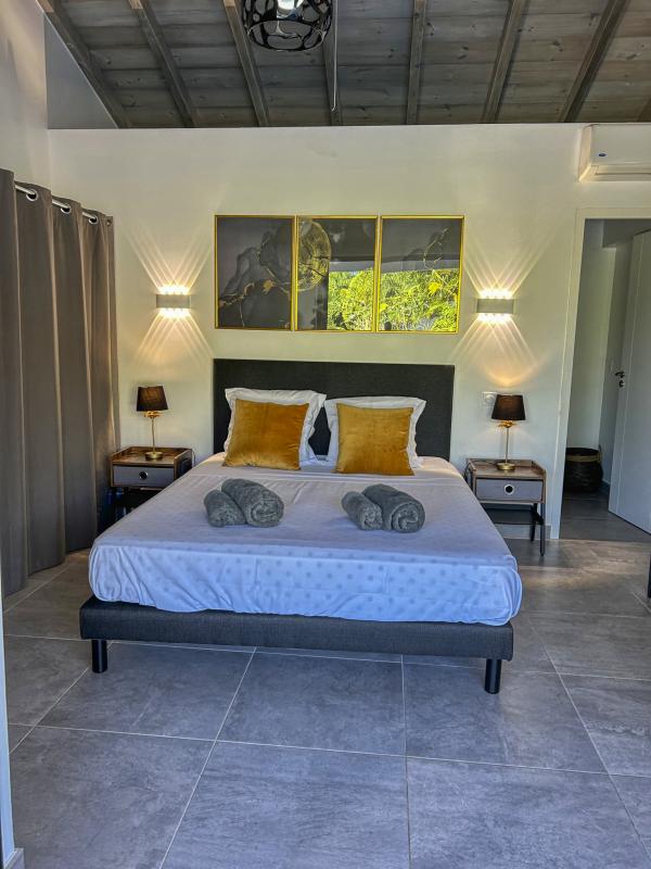 Villa Saint François Guadeloupe_chambre 1 vue piscine