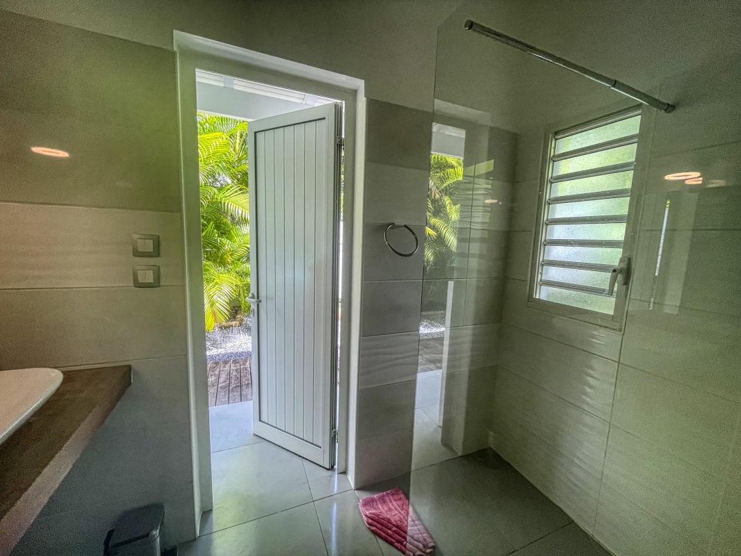 Location villa saint François Guadeloupe - salle de douche