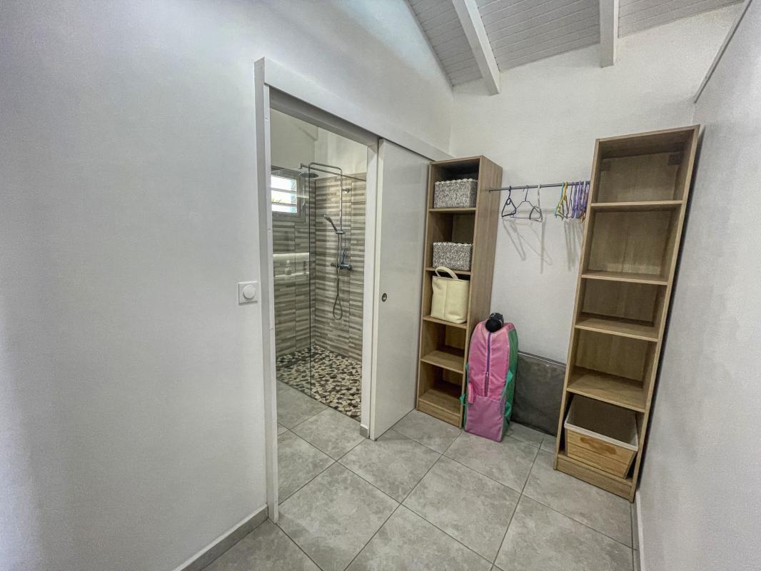 Location villa 3 chambres Saint François Guadeloupe- dressing annexe