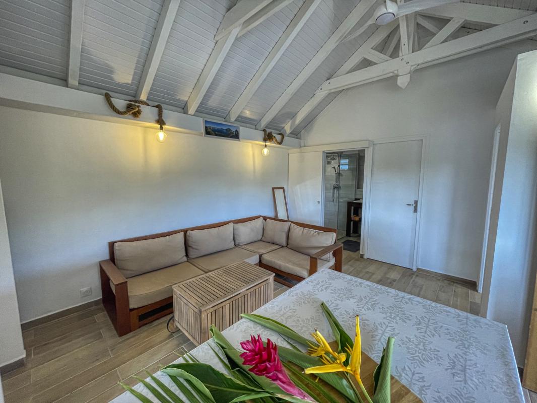 Location villa 5 chambres Saint François Guadeloupe-bungalow salon cuisine