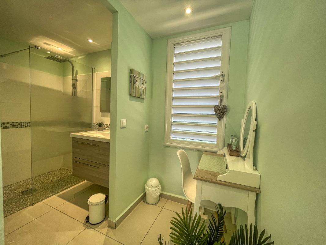 Location Villa St François Guadeloupe__salle de douche