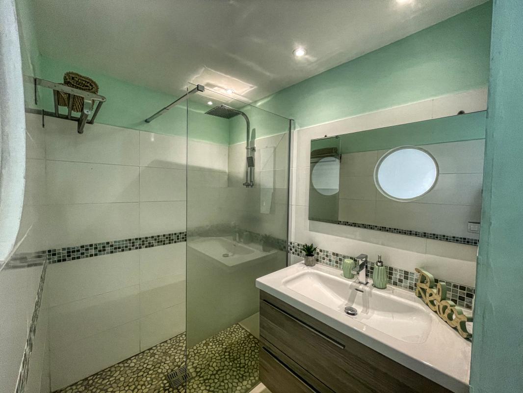 Location Villa St François Guadeloupe__salle de douche