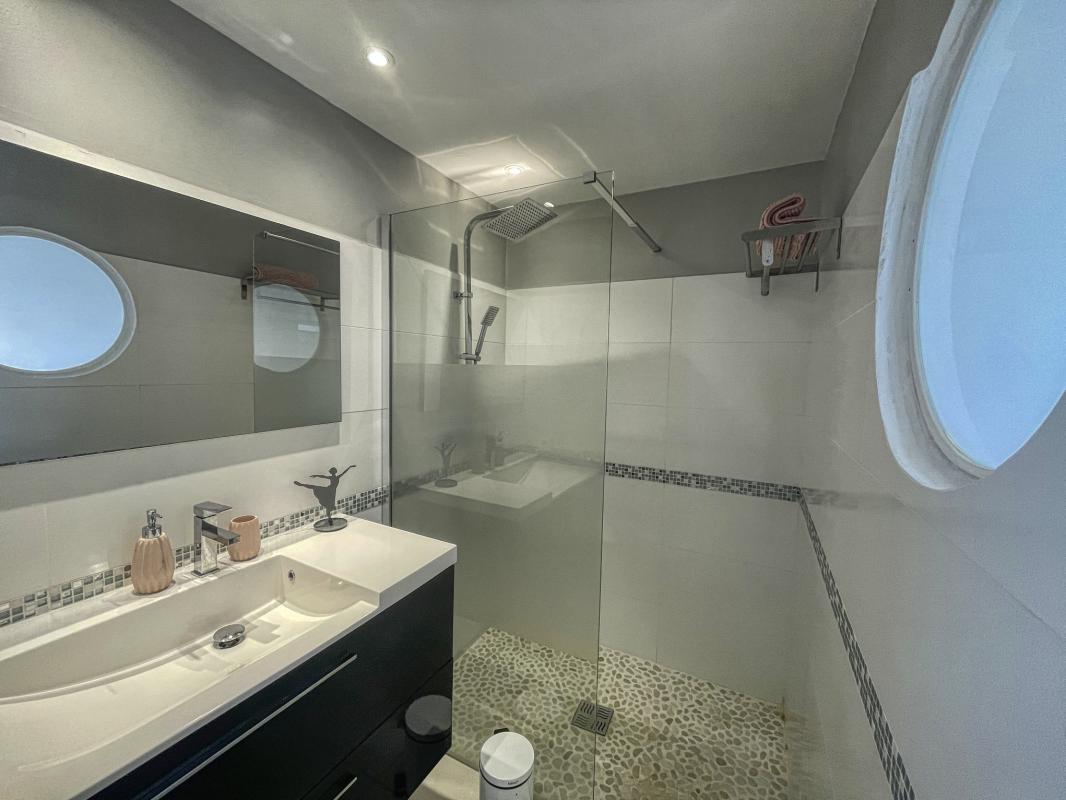 Location Villa St François Guadeloupe__salle de douche