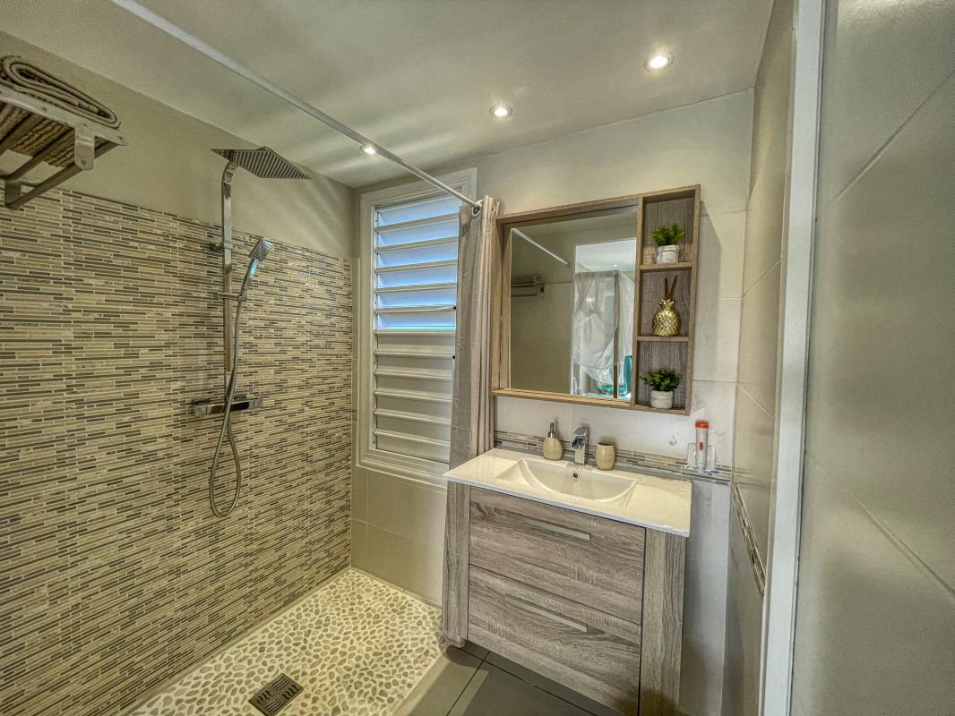 Location Villa St François Guadeloupe__salle de douche