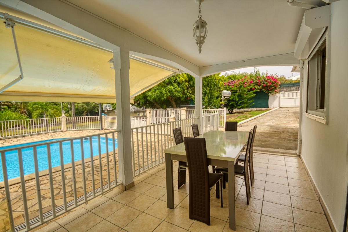 Location villa Guadeloupe St François 7 chambres 14 personnes avec piscine et accés à la mer